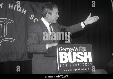 George W Bush parlant à Londonderry NH Secondaire Janvier 2000 Banque D'Images