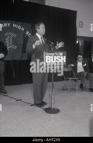 George W Bush parlant à Londonderry NH Secondaire Janvier 2000 Banque D'Images