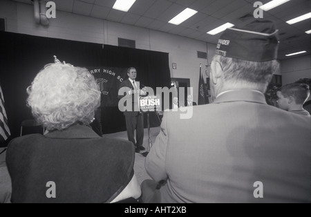 George W Bush parlant à Londonderry NH Secondaire Janvier 2000 Banque D'Images