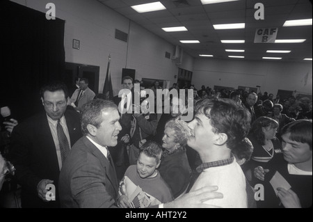 George W Bush parlant à Londonderry NH Secondaire Janvier 2000 Banque D'Images