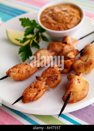 Poulet thaï sate sur des brochettes en bois editorial food Banque D'Images