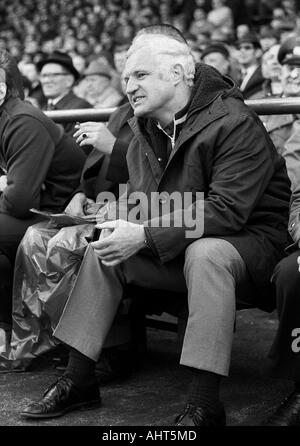 Football, Bundesliga, 1970/1971, le FC Schalke 04 contre Arminia Bielefeld 0:1 Stade, Glueckaufkampfbahn à Gelsenkirchen, banc d'entraînement, entraîneur de Bielefeld Egon Piechaczek, le 6 juin 1971, le président de Kickers Offenbach Horst Gregorio Canellas découvert Banque D'Images