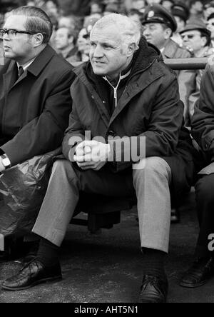 Football, Bundesliga, 1970/1971, le FC Schalke 04 contre Arminia Bielefeld 0:1 Stade, Glueckaufkampfbahn à Gelsenkirchen, banc d'entraînement, entraîneur de Bielefeld Egon Piechaczek, le 6 juin 1971, le président de Kickers Offenbach Horst Gregorio Canellas découvert Banque D'Images