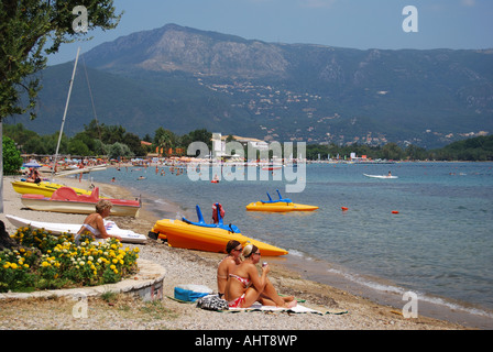 Plage de Dassia, Dassia, Corfou, îles Ioniennes, Grèce Banque D'Images