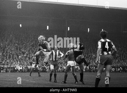 Football, Bundesliga, 1971/1972, le FC Schalke 04 contre 1. FC Kaiserslautern 3:0 Stade, Glueckaufkampfbahn à Gelsenkirchen, scène du match, f.l.t.r. Rolf Ruessmann (S04), Jürgen Friedrich (FCK), Klaus Scheer (S04), keeper Josef Elting, Ernst Diehl ( Banque D'Images