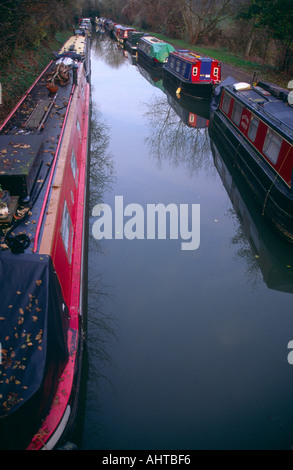 Bateaux étroits Somerset Coal canal Limpley Stoke près de Bath en Angleterre Banque D'Images