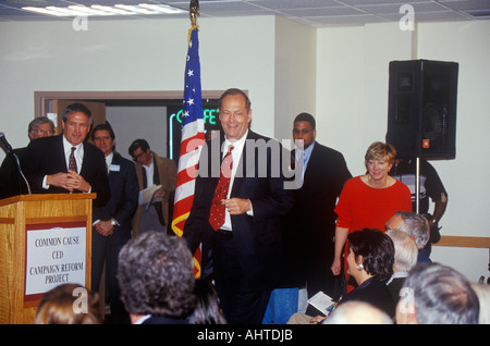 Candidat présidentiel Bill Bradley assiste à la séance de discussion sur l'argent en politique et de Campagne 2000 parrainé par Common Banque D'Images