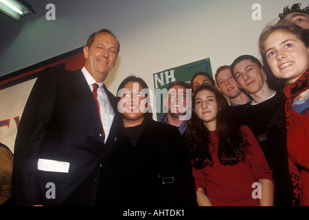 Candidat présidentiel Bill Bradley assiste à la séance de discussion sur l'argent en politique et de Campagne 2000 parrainé par Common Banque D'Images