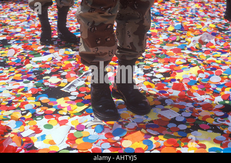 Les bottes des soldats debout dans des restes de New York New York Banque D'Images