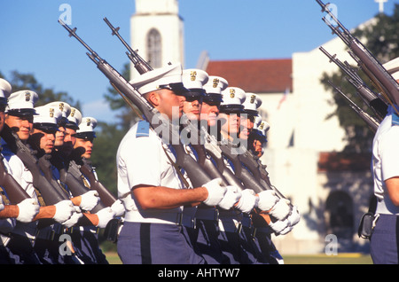 Les jeunes cadets du Collège militaire de la Citadelle Marche Charleston en Caroline du Sud Banque D'Images