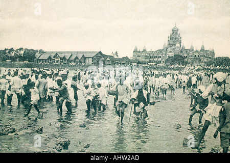 Old vintage des années 1900 Coconut Day Festival, Churchgate Station, Bombay, Mumbai, Inde Banque D'Images