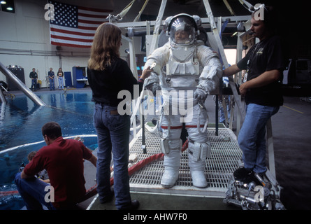 Les astronautes pendant mouillé - f formation extérieure de la navette STS 72 à Cap Canaveral à Houston au Texas