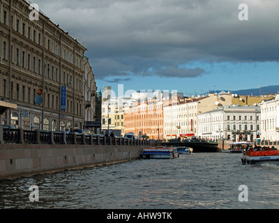 Le canal Moika River Embankment avec bâtiments classiques sur Saint Petersburg Russie Banque D'Images