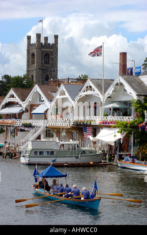 La Tamise au Henley dans l'Oxfordshire en Angleterre au cours de la Régate royale Banque D'Images