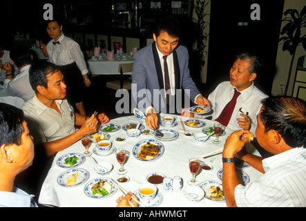 Personnes, coin, serveur, à base de plantes médicinales, l'Impériale Restaurant Restaurant, restaurant chinois, restaurant, nourriture et boisson, Singapour Banque D'Images