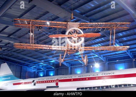 Ancien et Nouveau Bristol Scout D et Concorde 002 Fleet Air arm Museum Somerset Yeovilton. 1394-307 XAV Banque D'Images