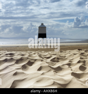 Le phare en bois sur pilotis sur la plage de Burnham-on-Sea surplombe la baie de Bridgwater dans le Somerset, en Angleterre Banque D'Images