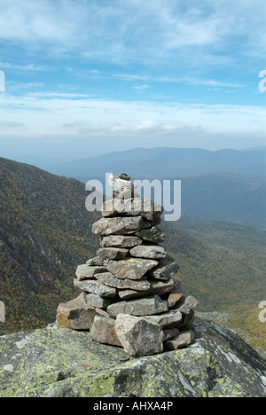 Randonnée sur le sentier Ravine Roi pendant les premiers mois d'automne situé dans les Montagnes Blanches du New Hampshire USA Notes Banque D'Images