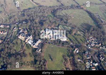 Vue aérienne oblique de haut niveau au nord de St Mary s'Abbaye et Belmont School London NW7 England UK Janvier 2006 Banque D'Images