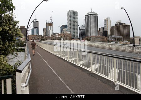 Passage du pont Victoria par jour nuageux dans le Queensland Brisbane QLD Australie Banque D'Images