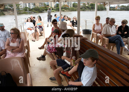 Les passagers à bord du bateau de croisière sur la Rivière de Brisbane à Brisbane Queensland QLD Australie Banque D'Images