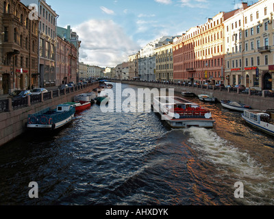 Le canal Moika River Embankment avec bâtiments classiques sur Saint Petersburg Russie Banque D'Images