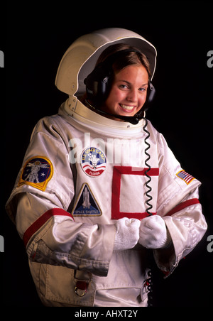 Huntsville AL. Space Camp 13 yr old campeurs sur la facilité de la simulation, un EVA étaient-ils construire pyramide Banque D'Images