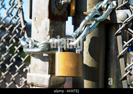 Close up de cadenas sur gate Banque D'Images