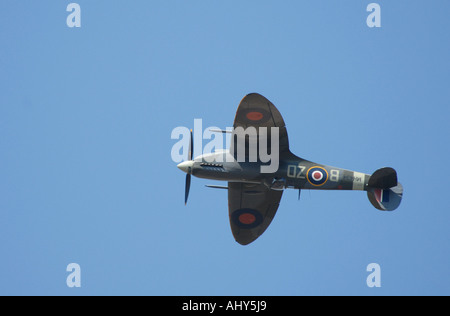 Voltige effectue Spitfire sur Goodwood Banque D'Images