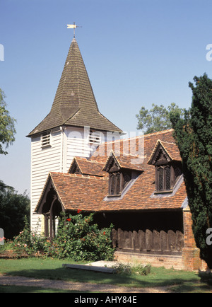 Greensted Ongar près de l'église paroissiale St Andrews montrant timbers utilisé dans mur de knave Banque D'Images