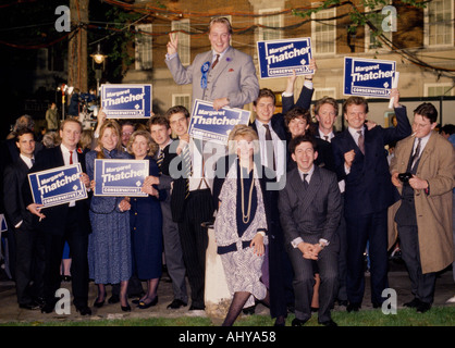 Les partisans de Margaret Thatcher à Londres en Angleterre en Grande-Bretagne au Royaume-Uni Royaume-Uni. La politique conservatrice privilège politique des gens riches de la richesse Banque D'Images