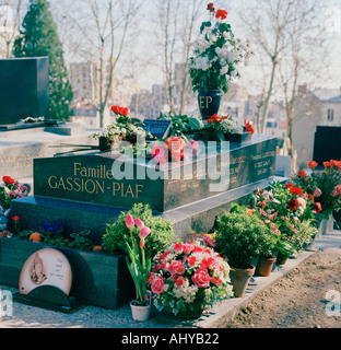 Edith Piaf chanteuse tombe, dans le cimetière du Père Lachaise dans la ville de Paris en France en Europe Banque D'Images