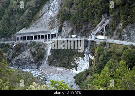 Éboulement et à l'eau Ponts sur Arthur s col Gorge Otira Côte ouest de l'île du Sud Nouvelle-Zélande Banque D'Images