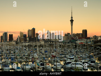 À la tombée de la ville d'Auckland en Nouvelle-Zélande, le lundi 4 juin 2007 Banque D'Images