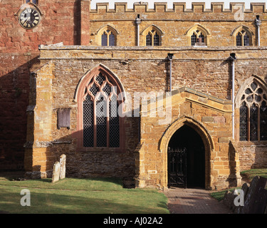 St Margaret's entrée de l'église et de l'architecture du 13e siècle Crick Northamptonshire Banque D'Images