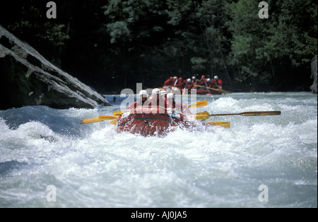 Les garçons de l'Aventure Rafting Dora Baltea river Villeneuve Valle d aosta Italie Banque D'Images