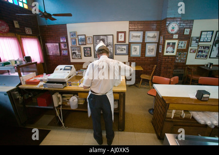 Retour de serveur au restaurant en caisse à Mount Airy Caroline du nord la ville en vedette dans Mayberry RFD et accueil de Andy Banque D'Images