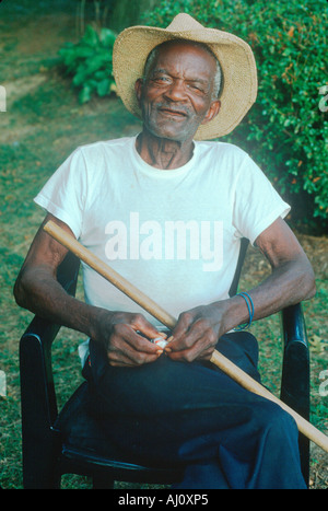 Un 86 ans African American man sitting in a chair Rockville MD Banque D'Images