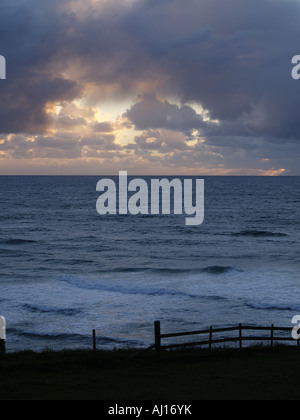 Ciel d'orage spectaculaire sur la mer Banque D'Images