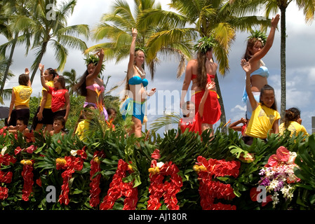 USA, Hawaii, Hilo, Big Island, 43e Festival Merrie Monarch Hula hula danseurs de flotteur, Banque D'Images