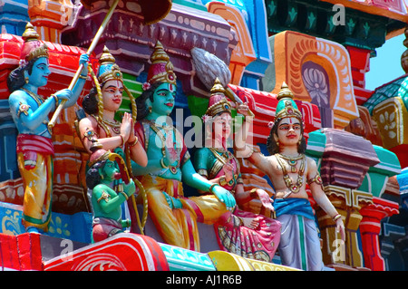 Sculptures en pierre de Rama et Sita dans un ancien temple hindou Banque D'Images