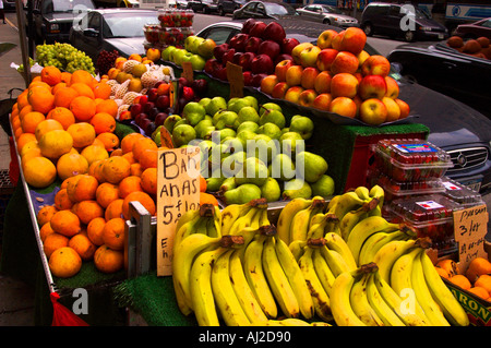 Vendeur de fruit stand s New York City Banque D'Images