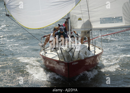 Manhattan École de voile est la plus grande et la plus active dans l'école de voile de la région des trois états de fin Mai à fin Septemb Banque D'Images