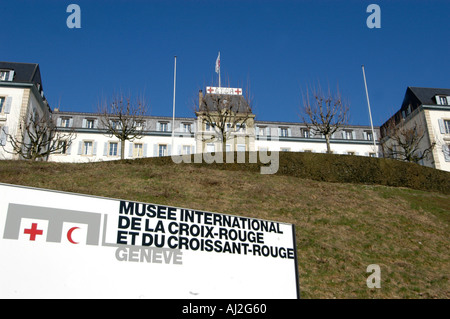 Croix Rouge Musée Musée de la croix rouge Suisse Genève sculpture entrée Nano Calvo VWPics com Banque D'Images