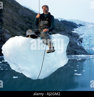 La Forêt nationale de Chugach Alaska USA Scott Lindquist avec iceberg récoltés près de Beloit Glacier in Prince William Sound Banque D'Images