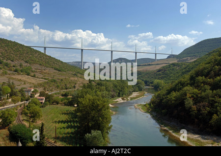 Viaduc de Millau en Aveyron Midi Pyrénées France Europe du Sud Banque D'Images