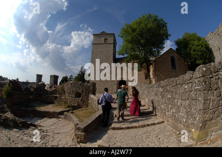 Le 12ème siècle était jointe citadelle de la Croix de Chevalier de la commanderie Templière La Couvertoirade sur le Causse du Larzac en Aveyron Midi Pyrenees Banque D'Images