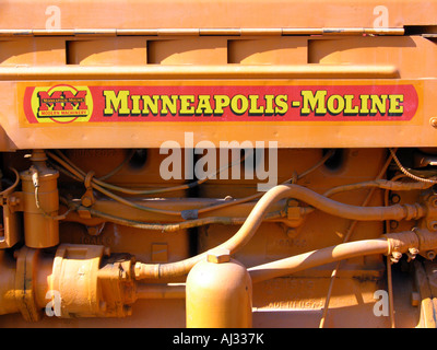 Close up of antique Minneapolis Moline moteur du tracteur Banque D'Images