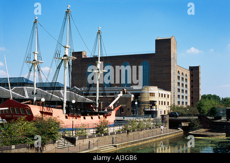 Quai du tabac sur la Tamise Wapping Londres UK Banque D'Images