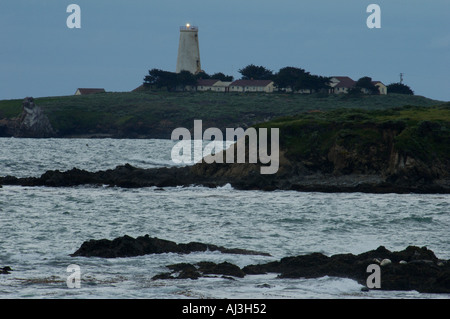 Phare au crépuscule de Piedras Blancas Banque D'Images